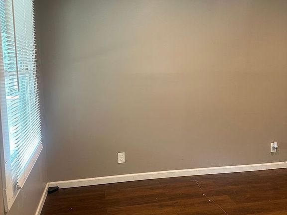 4th image of 2910 Winthrop Ave #2912