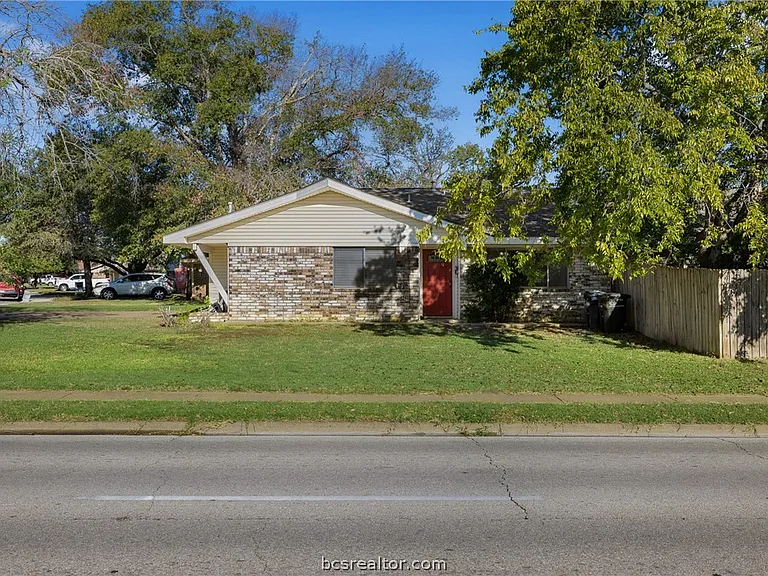 1717 Lawyer St #A — Photo 3