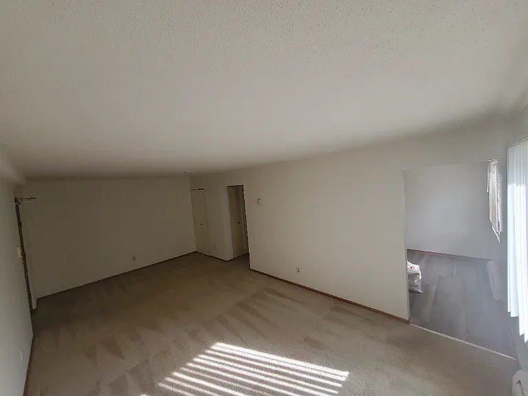 1086 Como Pl #1086 — Photo 3