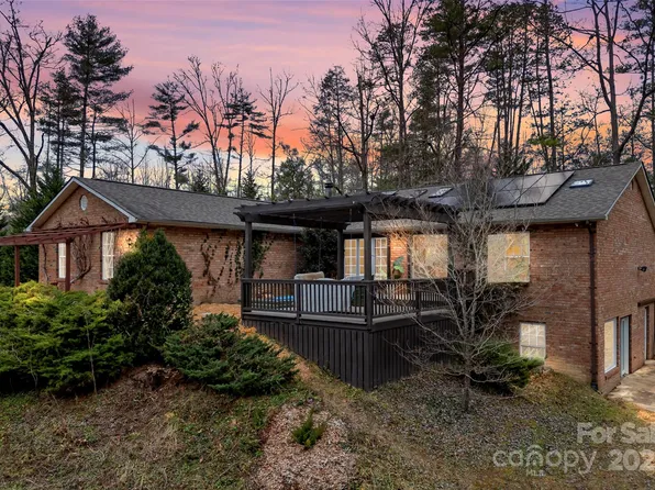 221 Edge Rd, Penrose, NC 28766