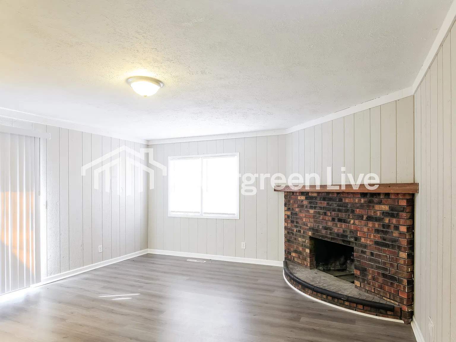 3 bed, 1.5 bath, 1298 sqft, $1,445 — Photo 2