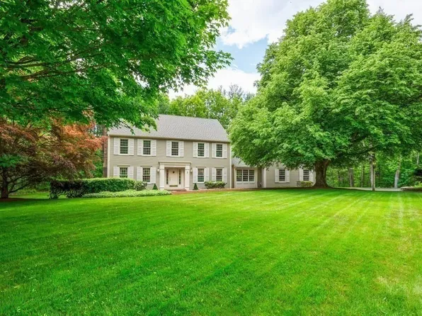 7 Village Green Ln, Holden, MA 01520