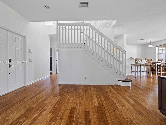 4th image of 1532 Winterberry Ln