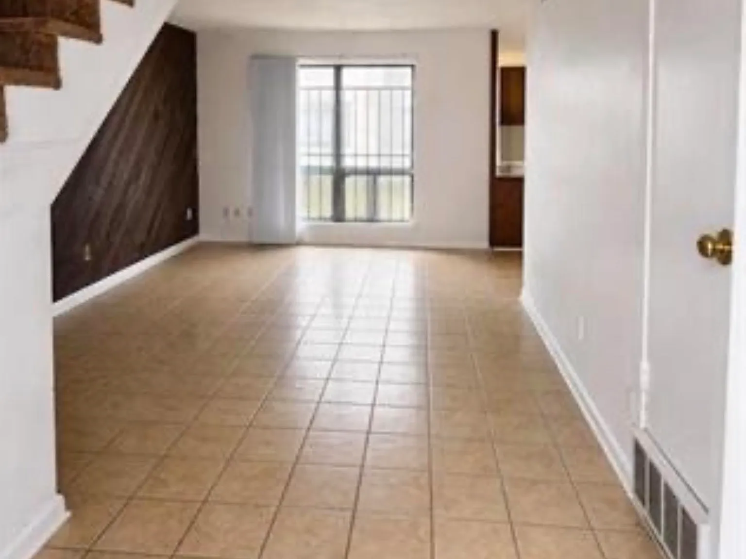 2 bed, 1.5 bath, $1,100 — Photo 2