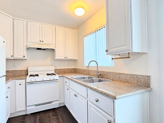 4th image of 2821 Keats St #10