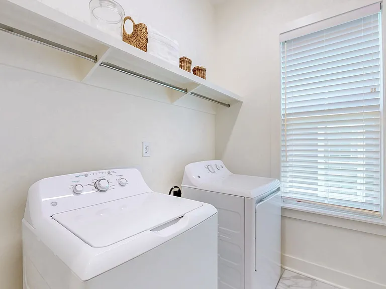 425 Herringbone Ct — Photo 23