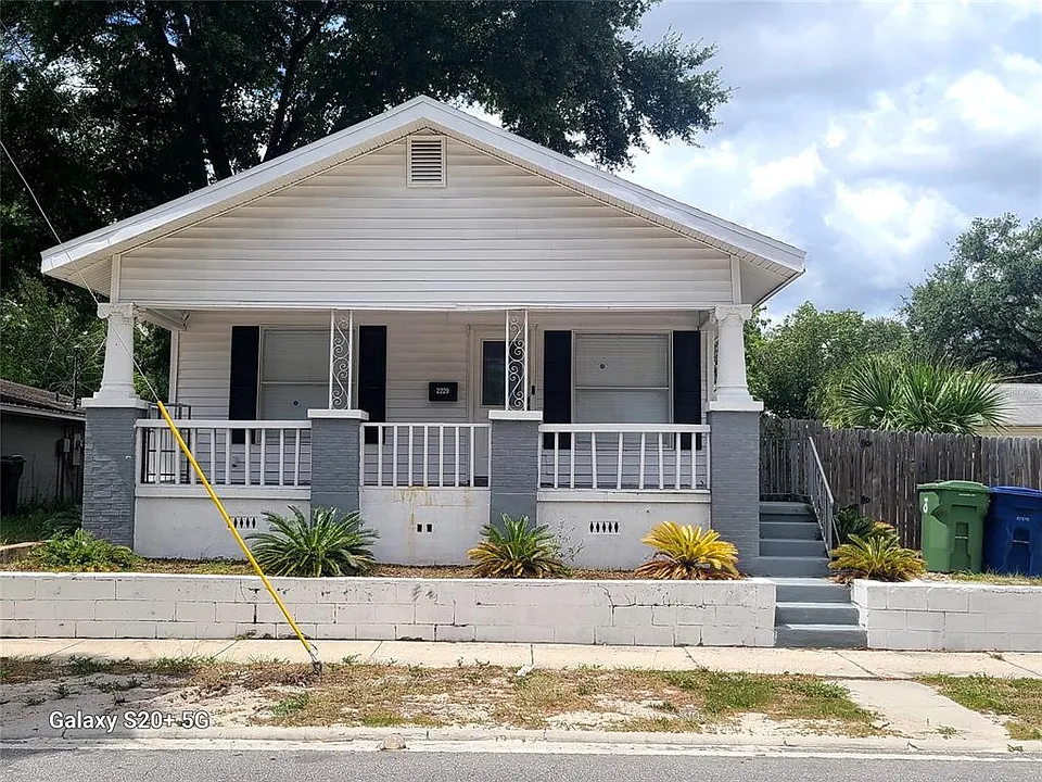 2220 E 17th Ave
