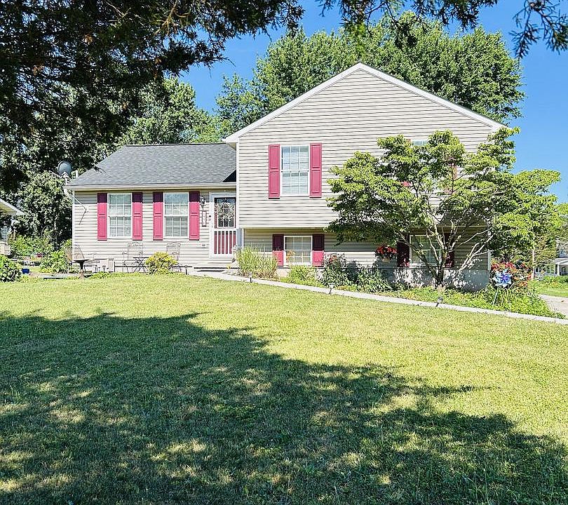 1st image of 571 Hooker Dr