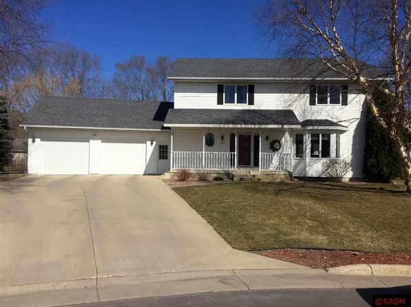 1104 Kristine Ct, Saint Peter, MN 56082