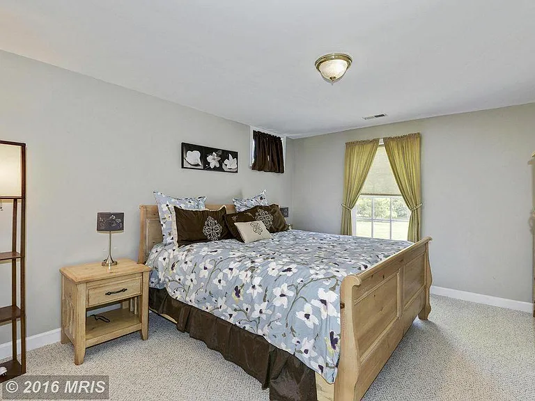 17533 Applewood Ln — Photo 23