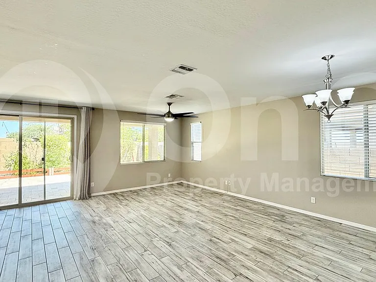 22629 N 122nd Ln — Photo 7