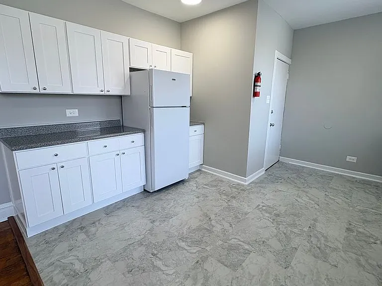 310-314 N Pine Ave — Photo 2