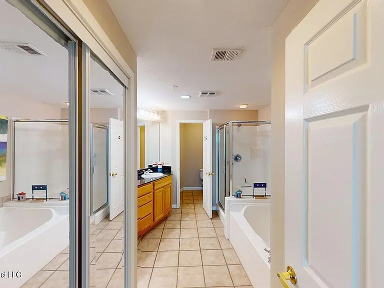 2230 Beach Dr #301 — Photo 14