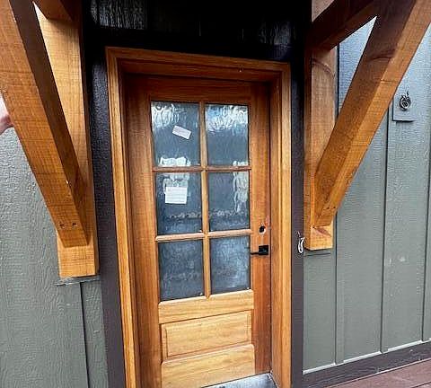 3rd image of 386 Laurel Rd