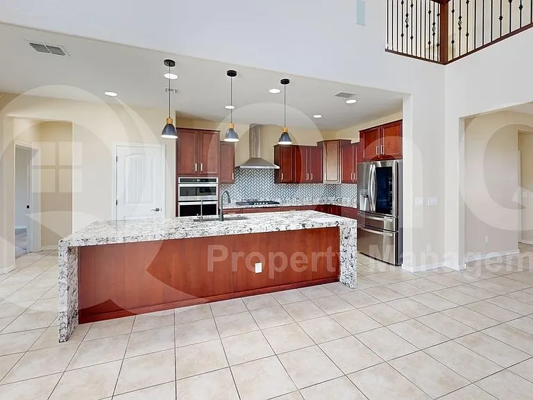 8943 W Marshall Ave — Photo 3