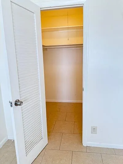 186 Norwich E #186-H — Photo 9