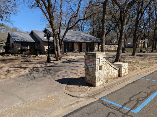 273 Leafy Hollow Ln, Mc Gregor, TX 76657