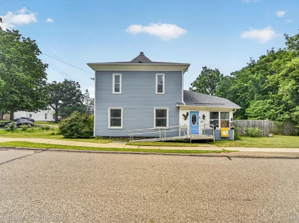 121 Livingston St, Howell, MI 48843