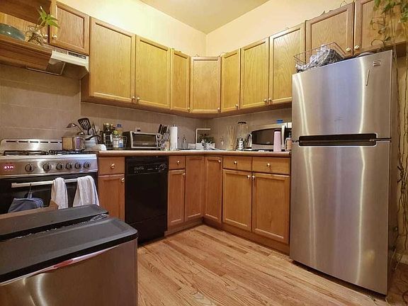 4th image of 941 Manhattan Ave #3F