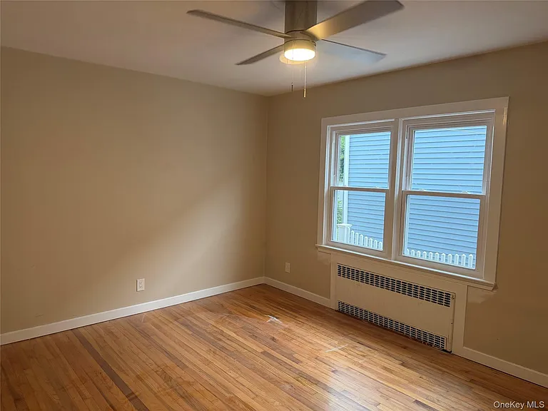 375 E Chester St — Photo 9