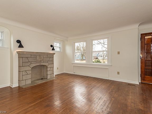 4th image of 840 E 232nd St