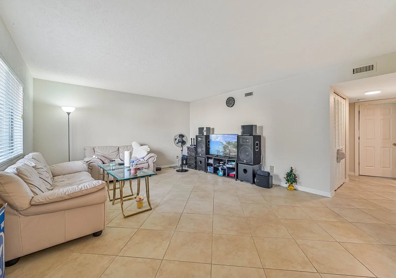 4633 Bayshore Dr — Photo 3