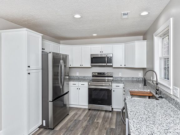 4th image of 340 Matthew Ln