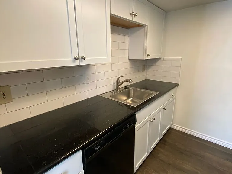 2401 Leon St #206 — Photo 13