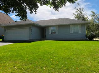 606 Tyler St, Genoa, IL 60135