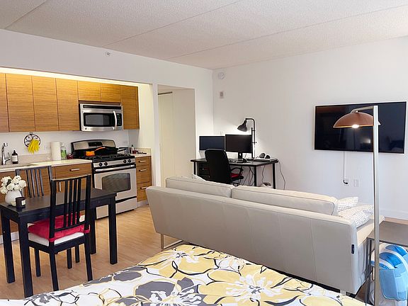 5th image of 510 W 45th St APT 8B