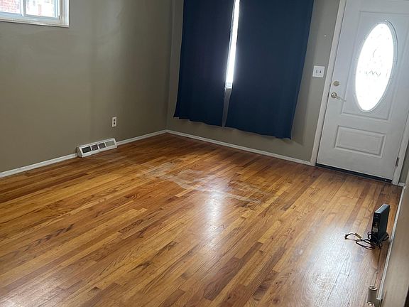 5th image of 15 E Rosewood Ave