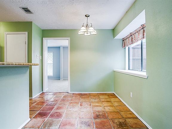 4th image of 1125 Colmar Dr