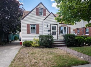 15 Euston Rd S, West Hempstead, NY 11552