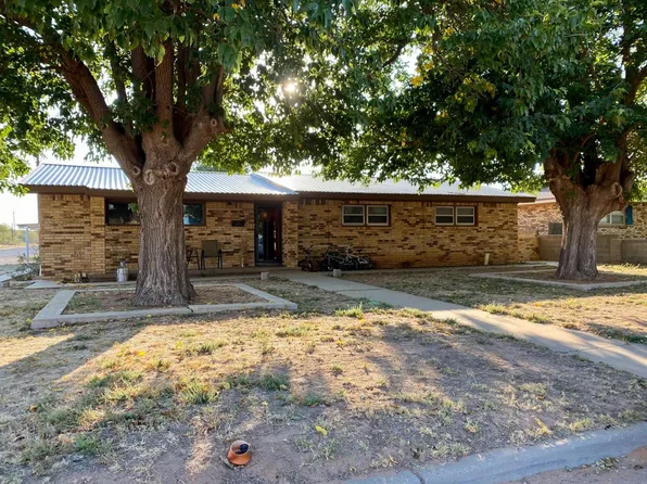 1420 N Avenue C, Denver City, TX 79323