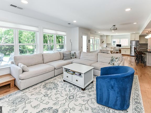 3rd image of 6222 Hardy Dr