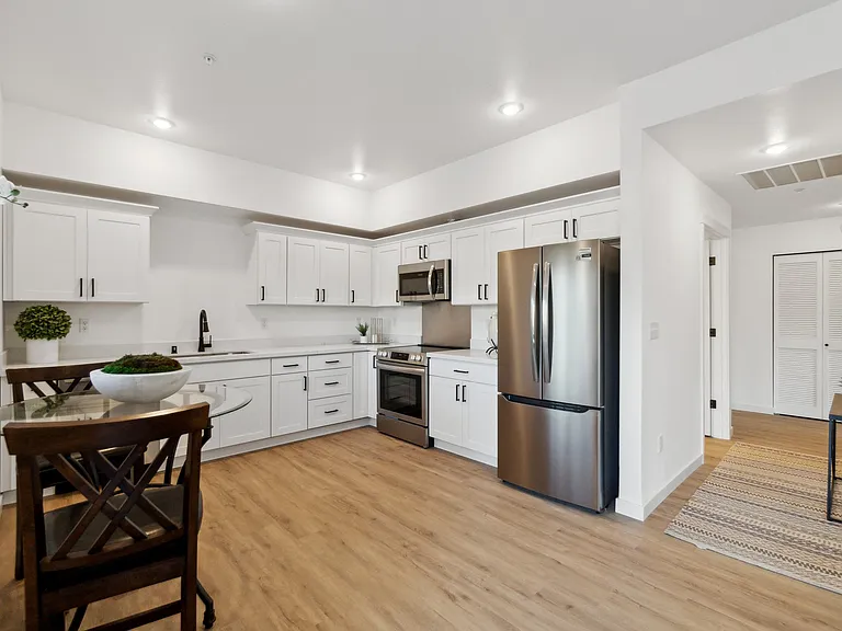 Copperstone Luxury Apartments and Townhomes — Photo 21