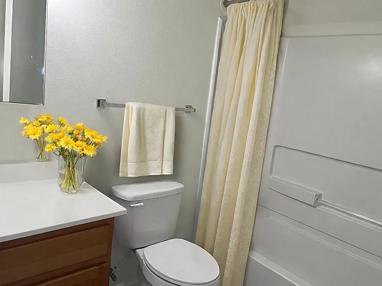 Oak Hill Apartments — Photo 6