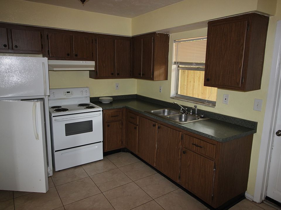1st image of 626 Wildwood Way APT C
