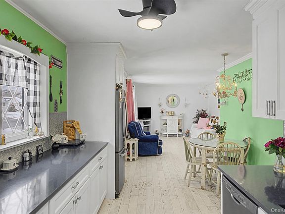 3rd image of 9 Amherst Road