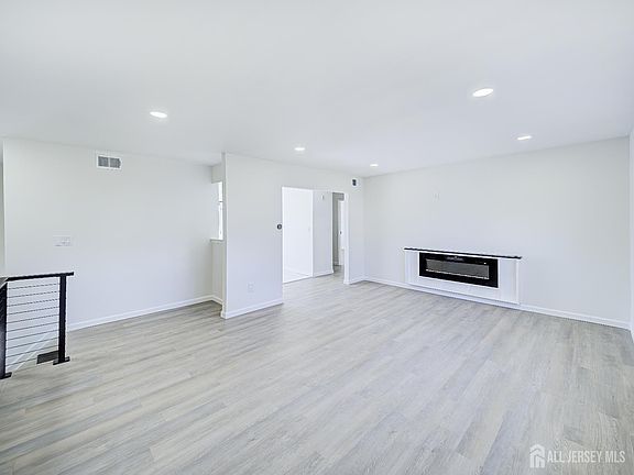 5th image of 18 Judson St #22B