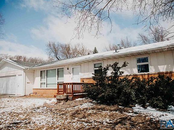 3rd image of 928 E Maplewood Dr