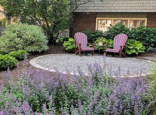 23 Scotsdale Rd, South Burlington, VT 05403