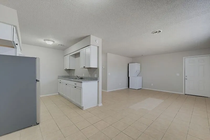 2 bed, 1.0 bath, 900 sqft, $995 — Photo 4