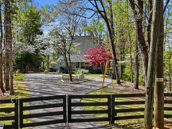 181 Woodland Cir, Dawsonville, GA 30534