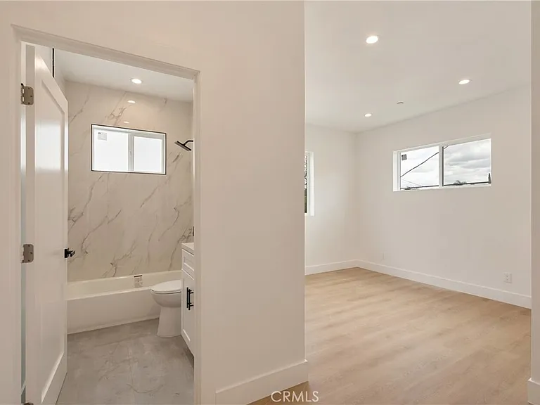 2843 Folsom — Photo 32
