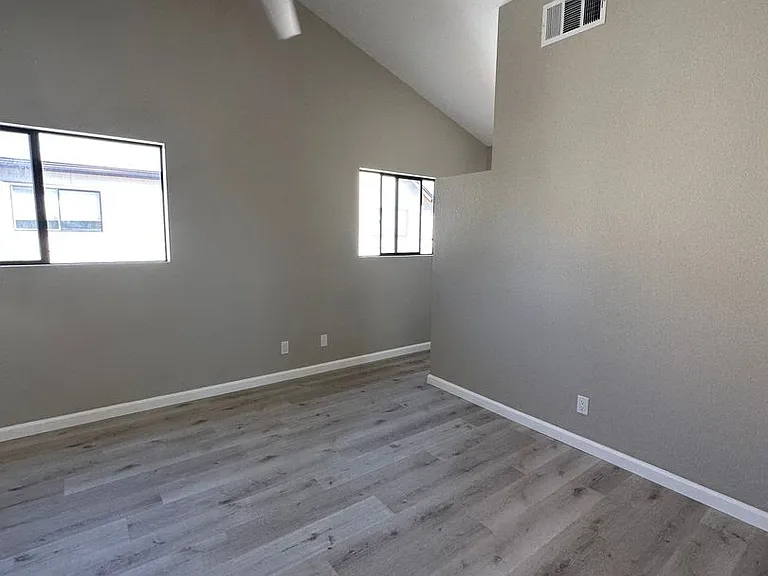 455 E St #4 — Photo 18