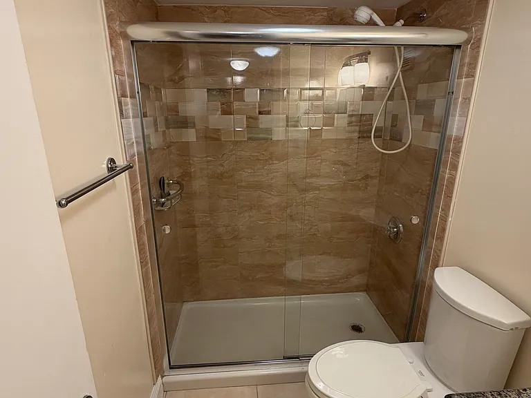 2264 Winkler Ave #204 — Photo 4