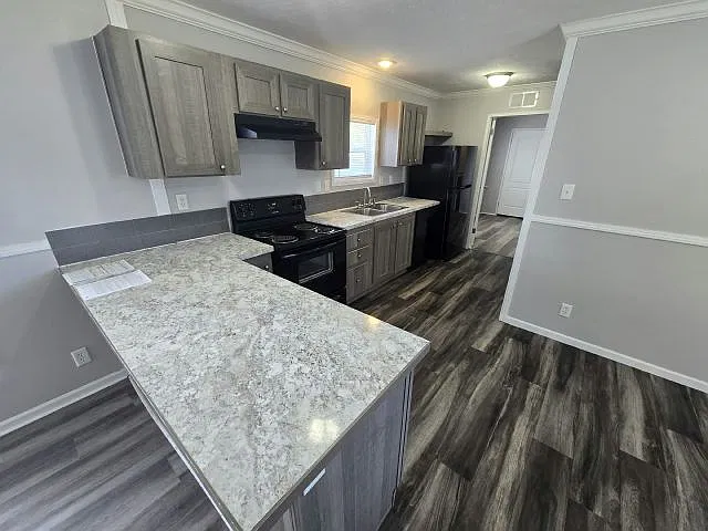 3 bed, 1056 sqft, $1,785 — Photo 3