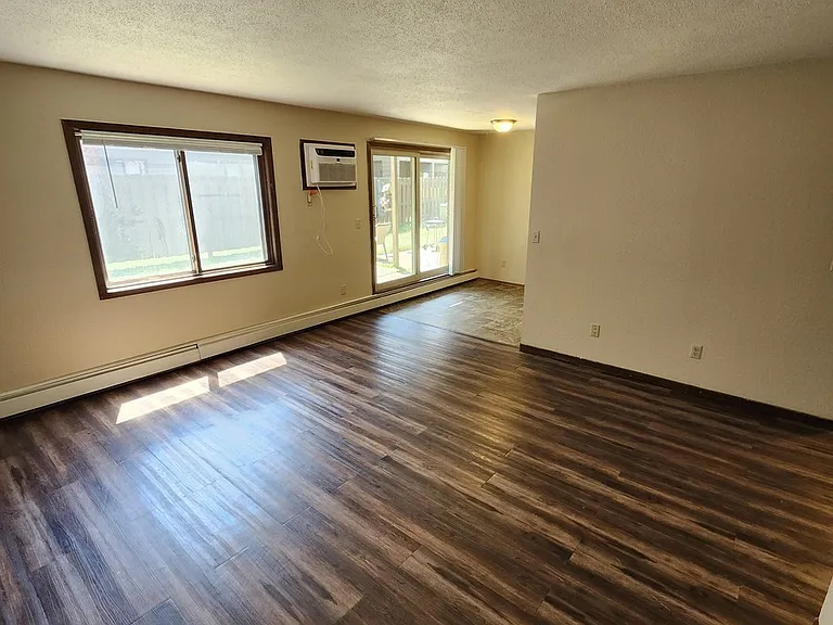 25 14th Ave NE #101 — Photo 4