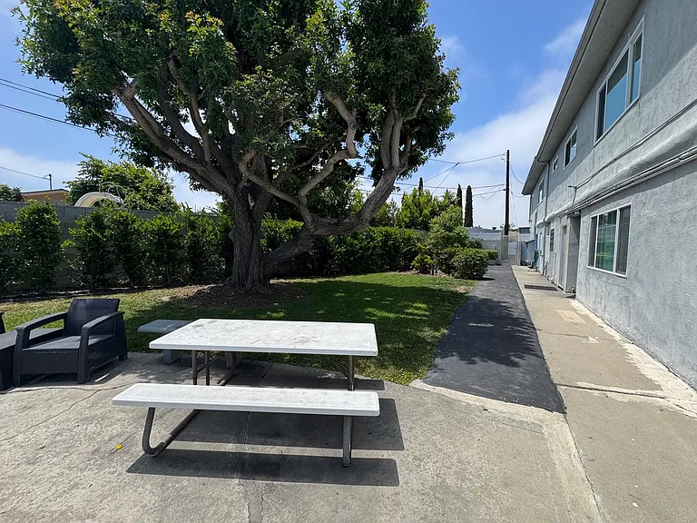 Redondo Beach Blvd — Photo 11